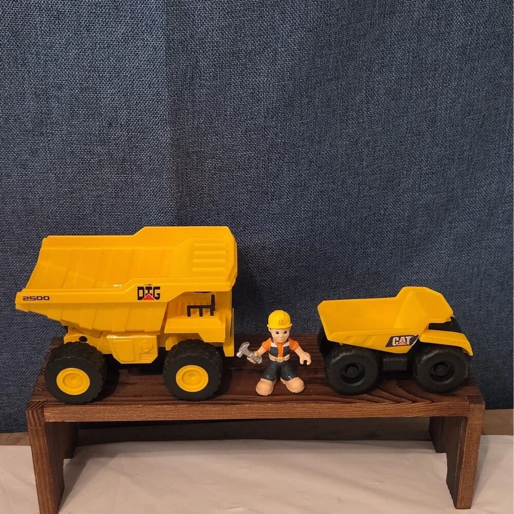 Toy Dump Truck Lot of 2 CAT & DIG 2500 Plastic Sandbox Vehicles